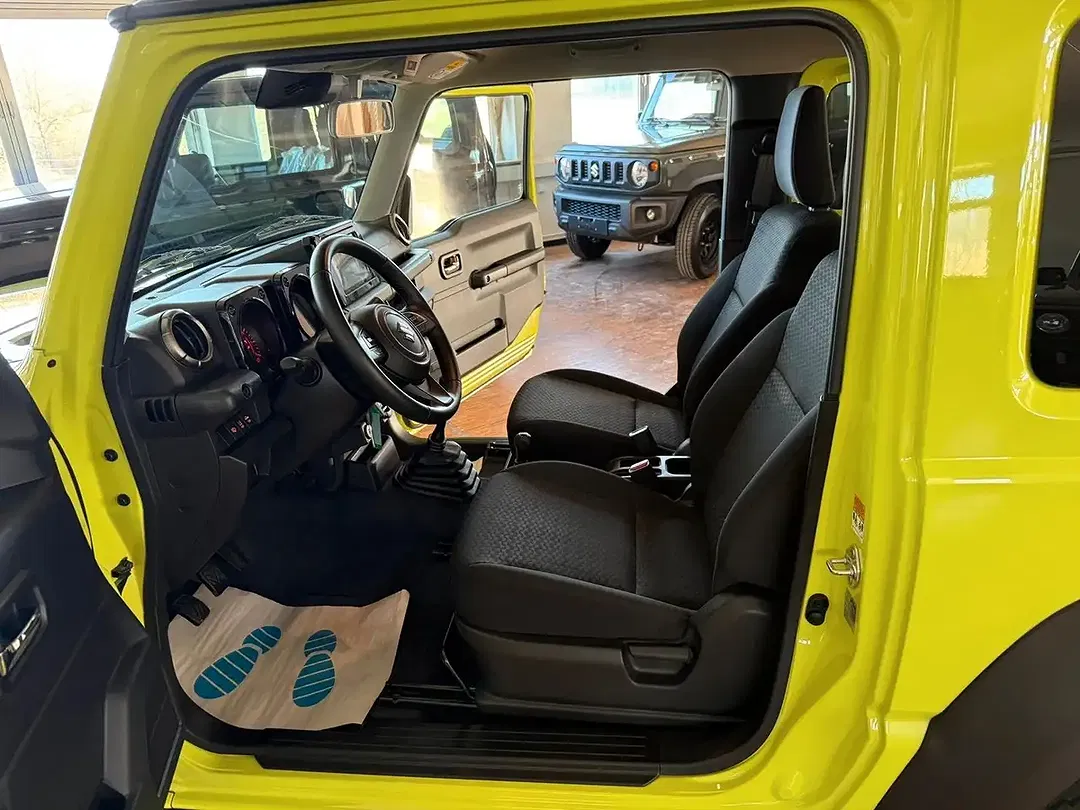 Suzuki Jimny 1.5 AllGrip Comfort+ - Thumbnail 11