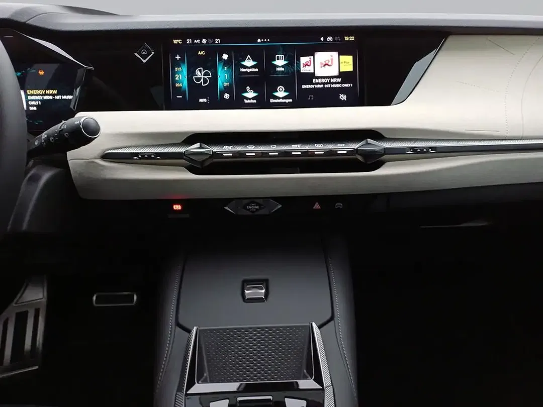 DS Automobiles DS 4 - Thumbnail 11