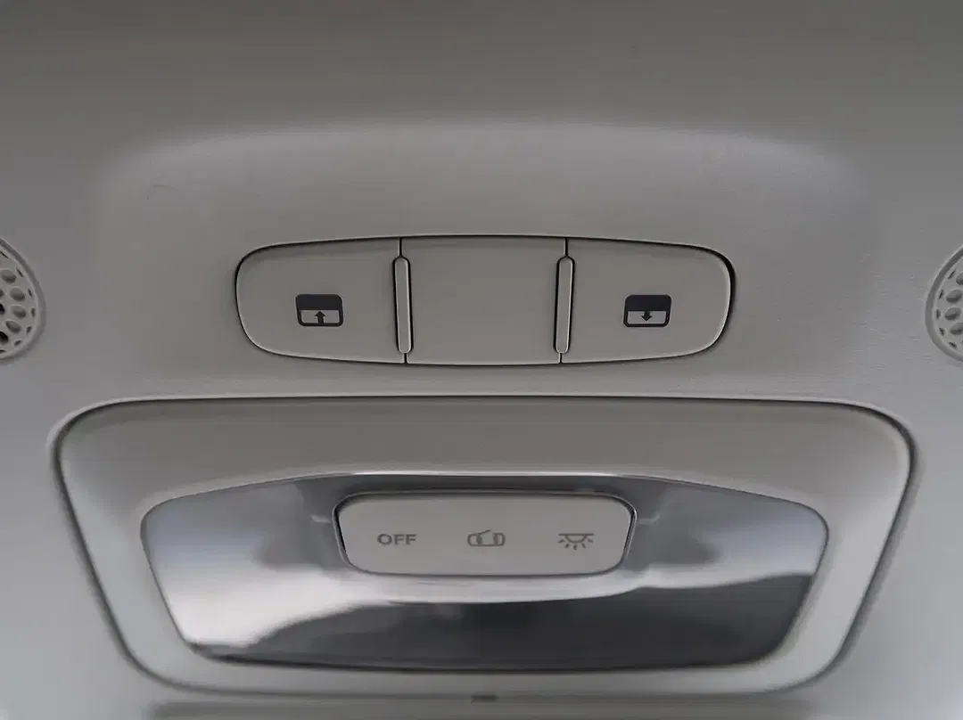 Fiat 500e Hybrid Icon - Thumbnail 12