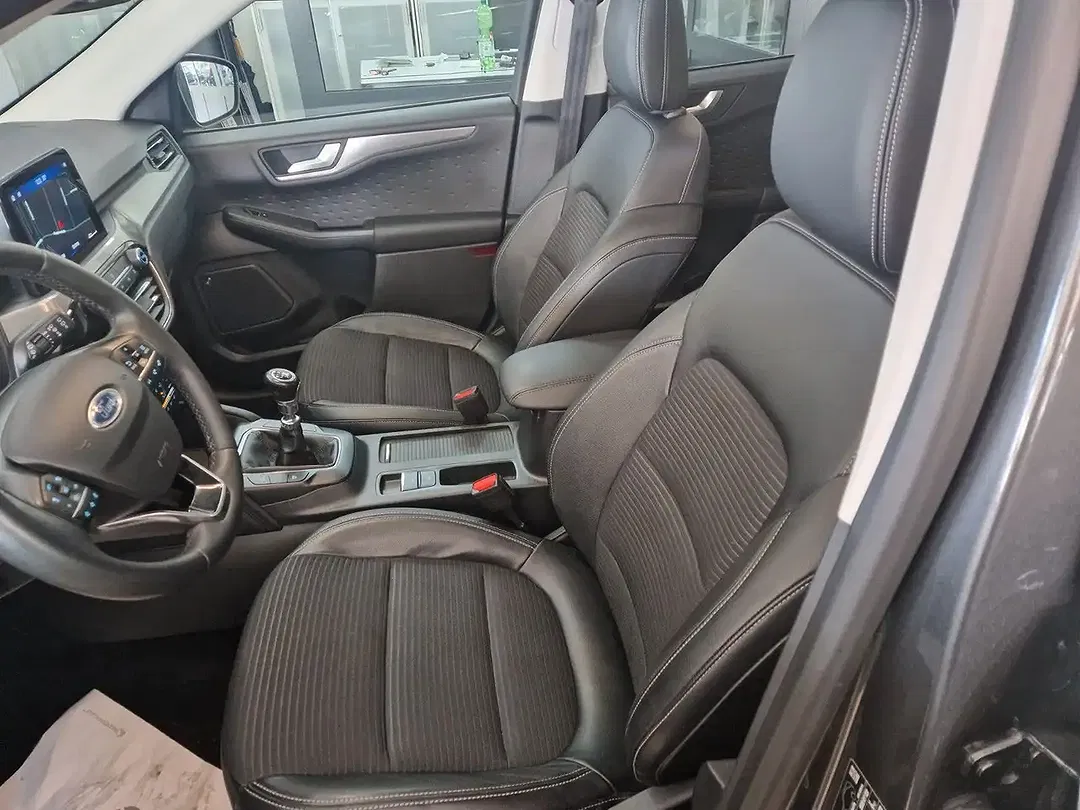 Ford Kuga Hybrid Titanium X - Thumbnail 8