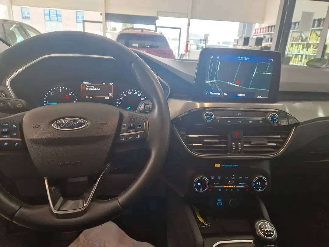 Ford Kuga Hybrid Titanium X - Thumbnail 9