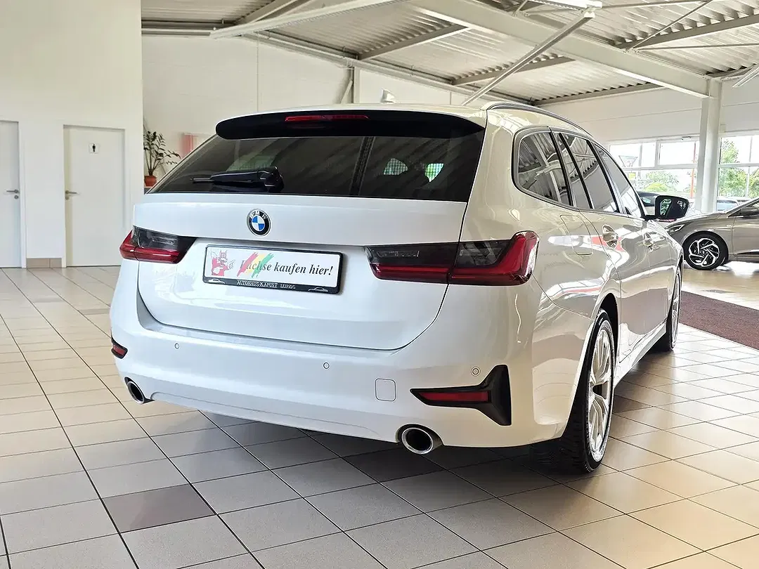 BMW 320 xDrive Touring - Thumbnail 11