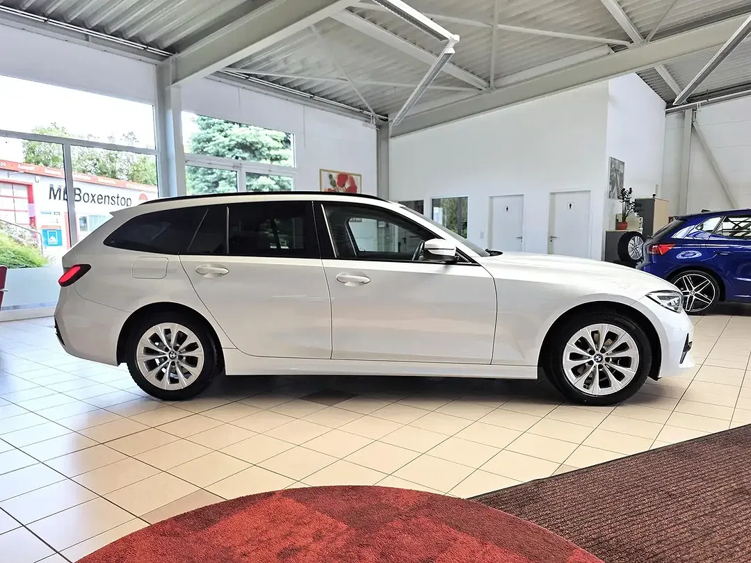 BMW 320 xDrive Touring - Thumbnail 12