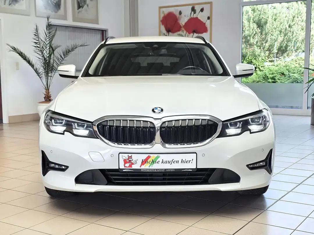 BMW 320 xDrive Touring - Thumbnail 2