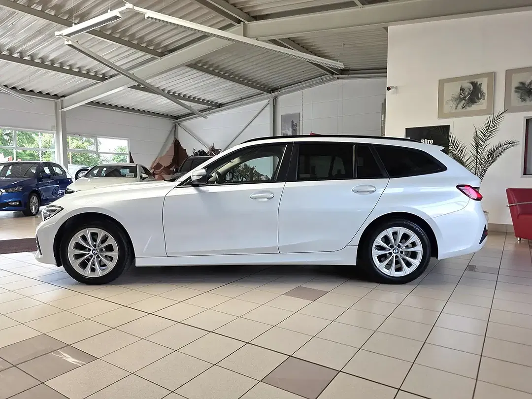 BMW 320 xDrive Touring - Thumbnail 4