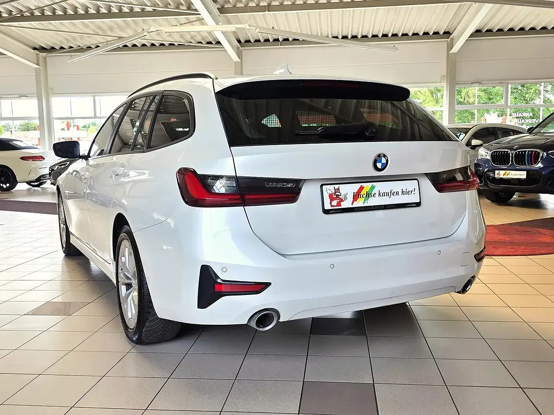 BMW 320 xDrive Touring - Thumbnail 5