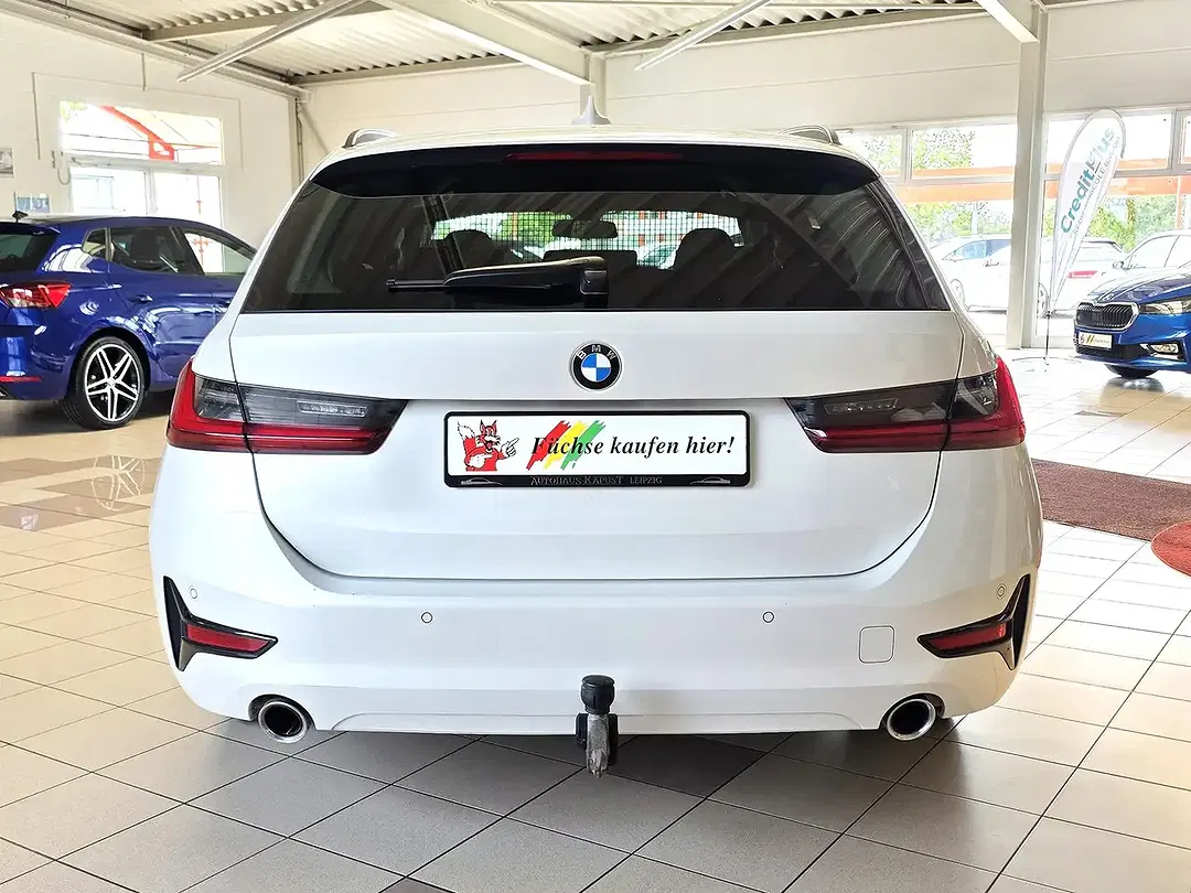 BMW 320 xDrive Touring - Thumbnail 6