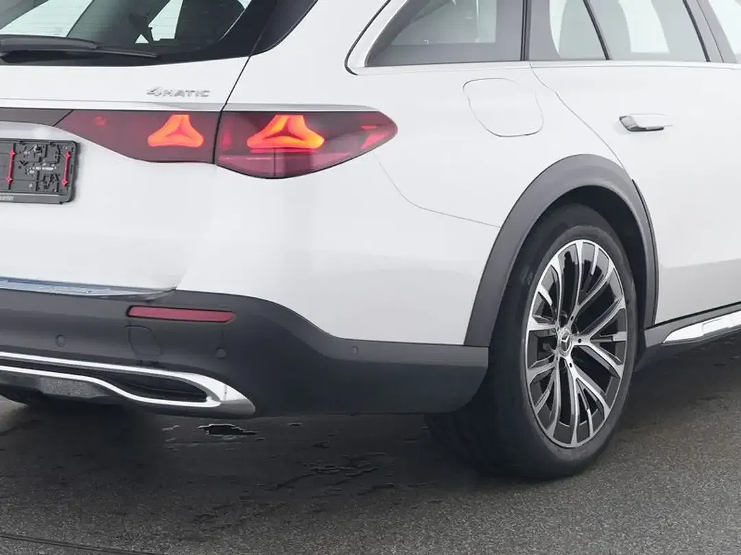 Mercedes-Benz E 300 4MATIC All-Terrain - Thumbnail 9