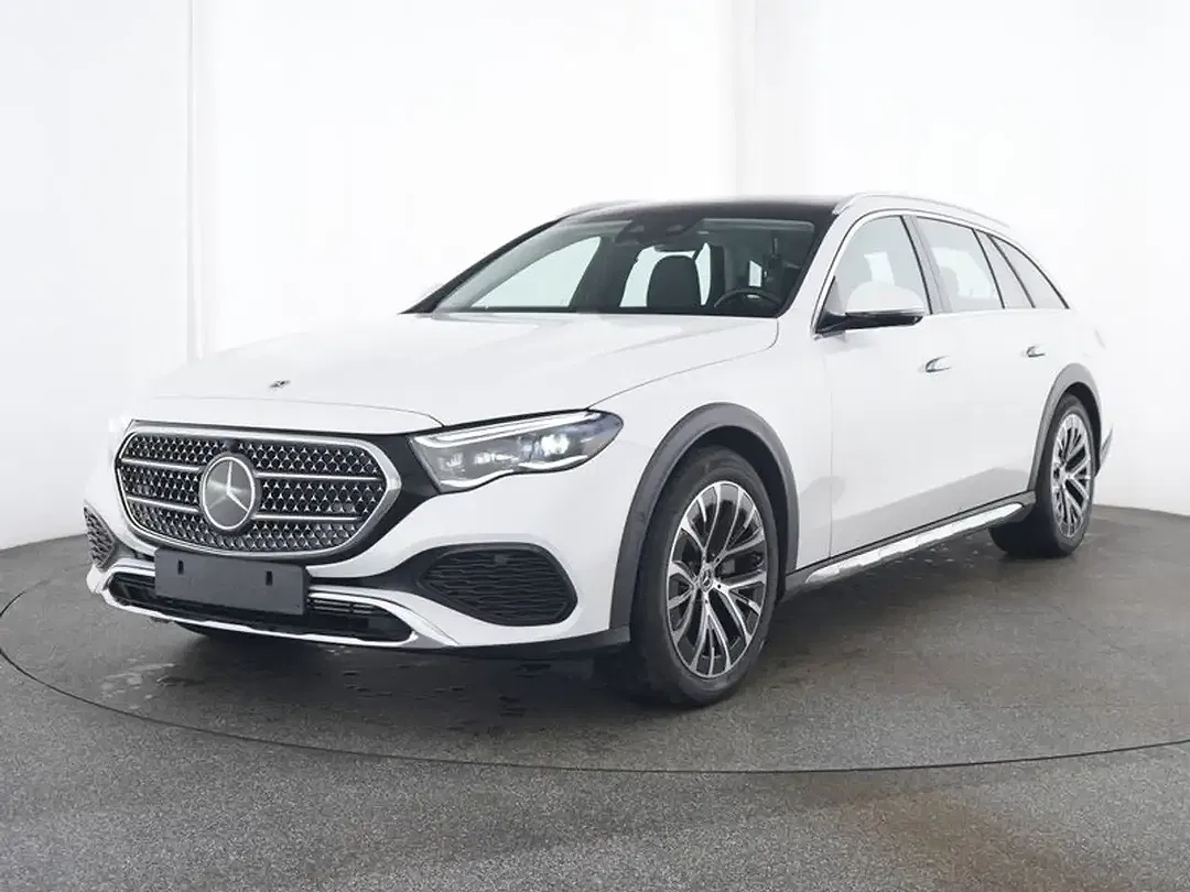 Mercedes-Benz E 300 4MATIC All-Terrain - Thumbnail 1