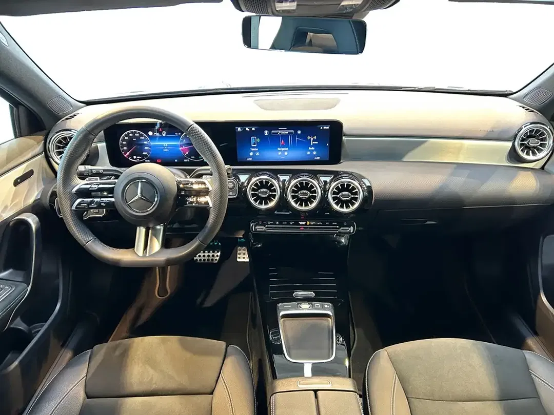 Mercedes-Benz A 200 AUT AMG MBUX Night - foto 14