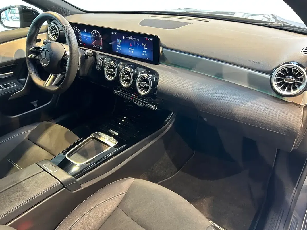 Mercedes-Benz A 200 AUT AMG MBUX Night - Thumbnail 3