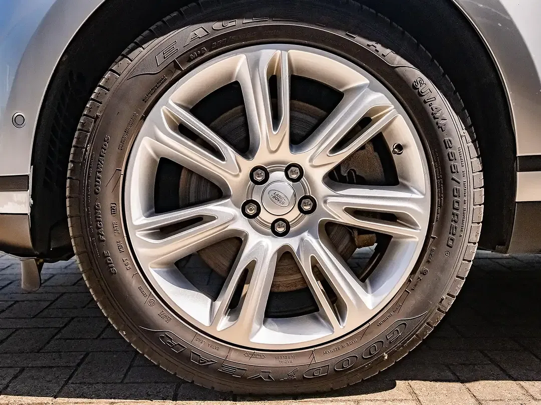 Land Rover Range Rover Velar P400e 4x4 - Thumbnail 10