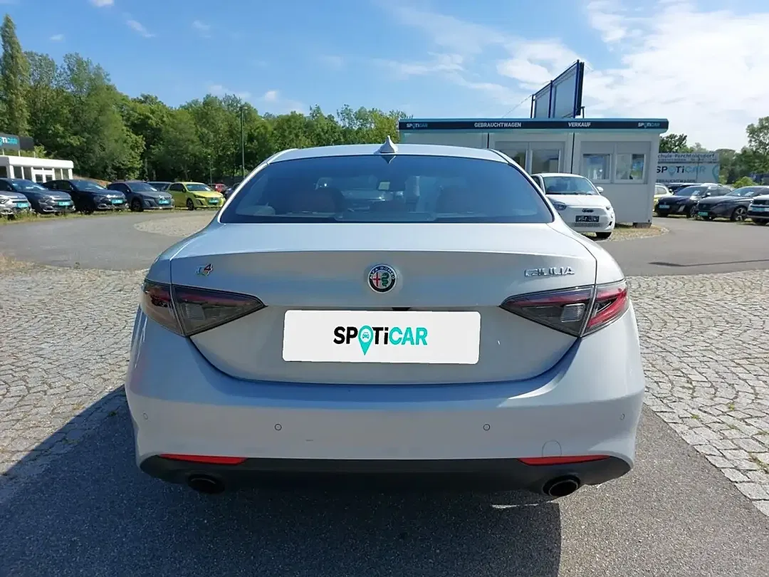 Alfa Romeo Giulia 2.2 16V - Thumbnail 5