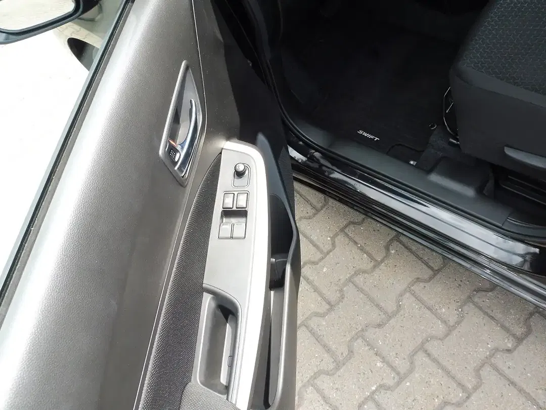 Suzuki Swift Comfort - Thumbnail 10