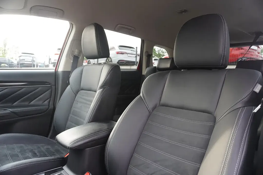 Mitsubishi Outlander 2.4 Hybrid PHEV 4WD Spirit - Thumbnail 11