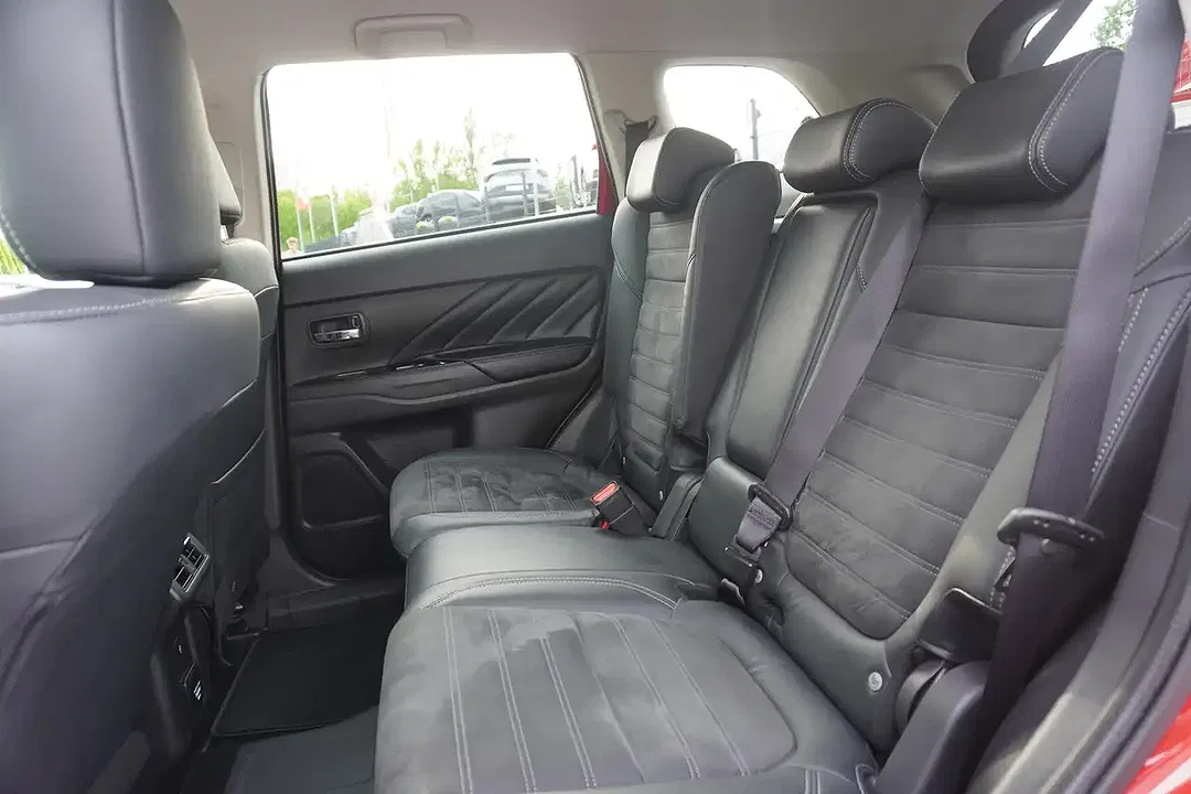 Mitsubishi Outlander 2.4 Hybrid PHEV 4WD Spirit - Thumbnail 13
