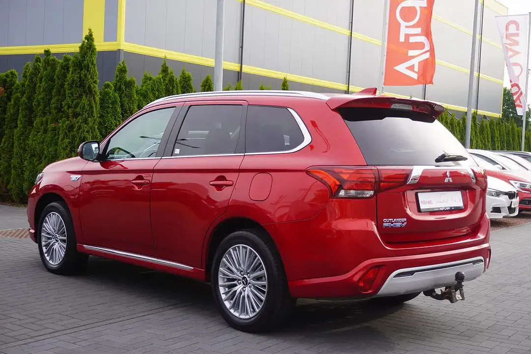 Mitsubishi Outlander 2.4 Hybrid PHEV 4WD Spirit - foto 1