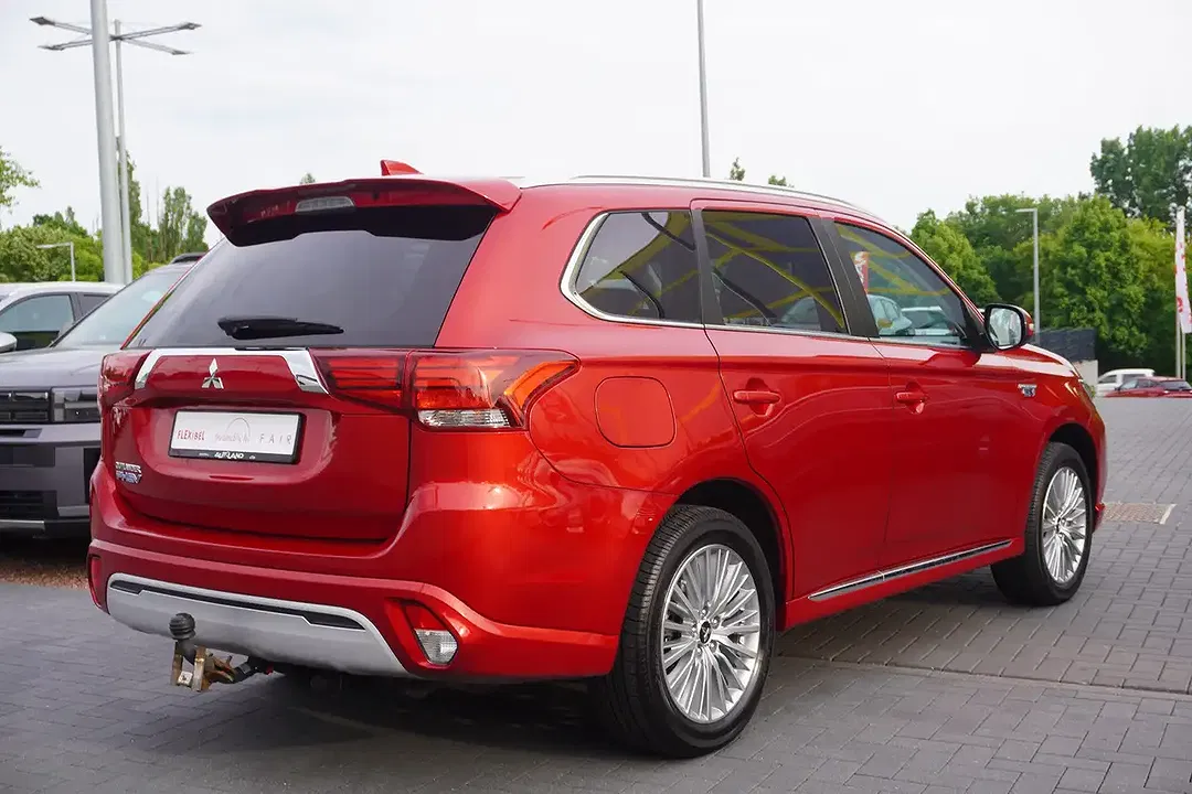 Mitsubishi Outlander 2.4 Hybrid PHEV 4WD Spirit - Thumbnail 3