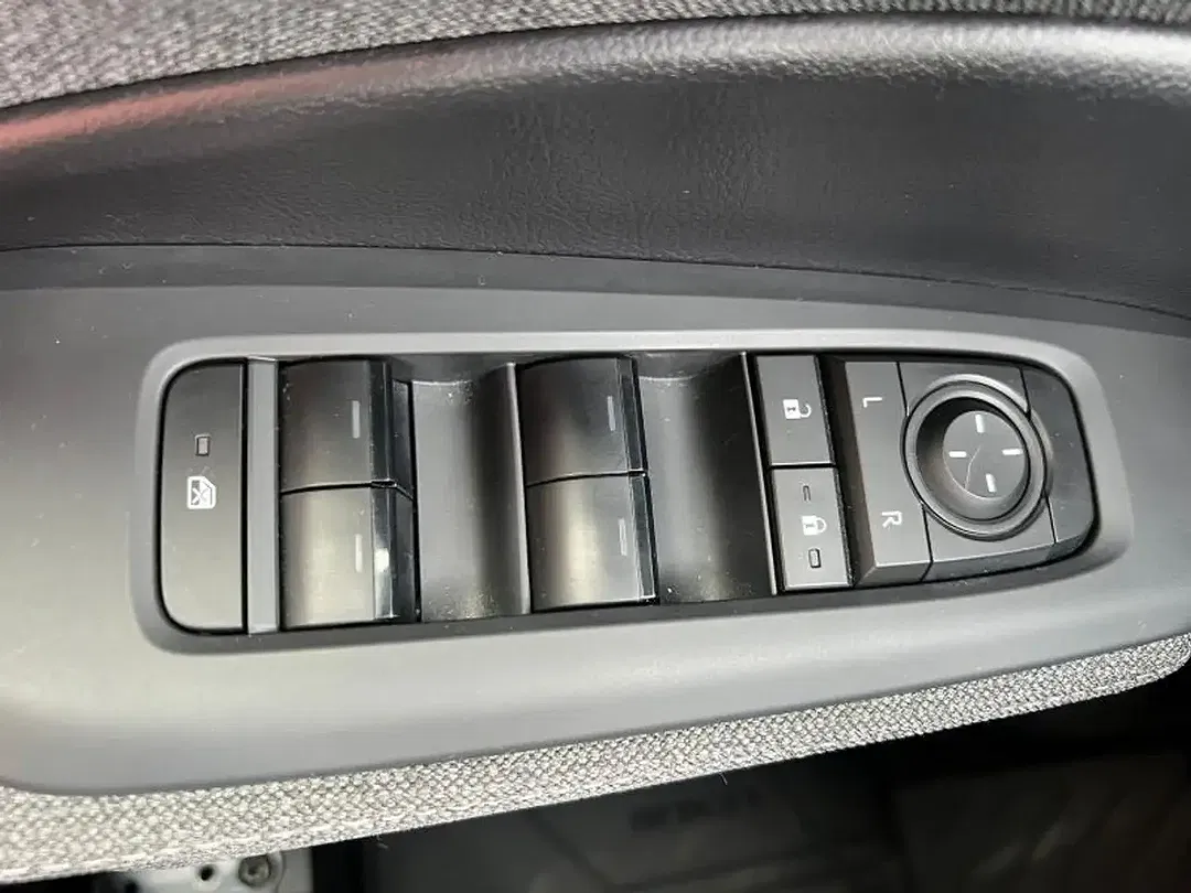 Lexus LBX 1.5 - Thumbnail 13