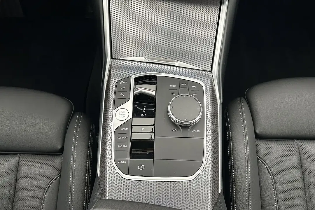 BMW 330 xDrive M Sport - Thumbnail 14