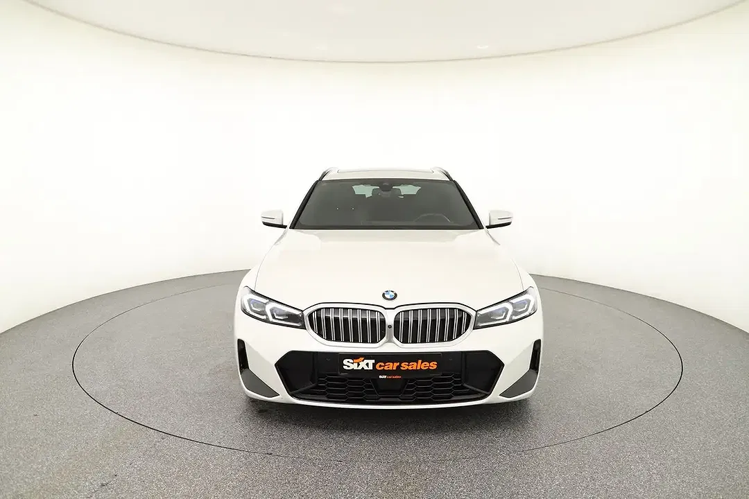 BMW 330 xDrive M Sport - Thumbnail 2