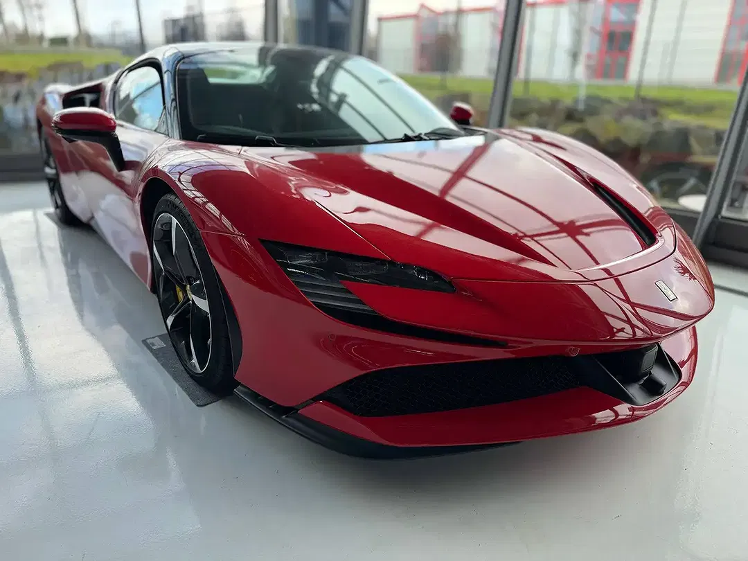 Ferrari SF90 Spider - Thumbnail 3