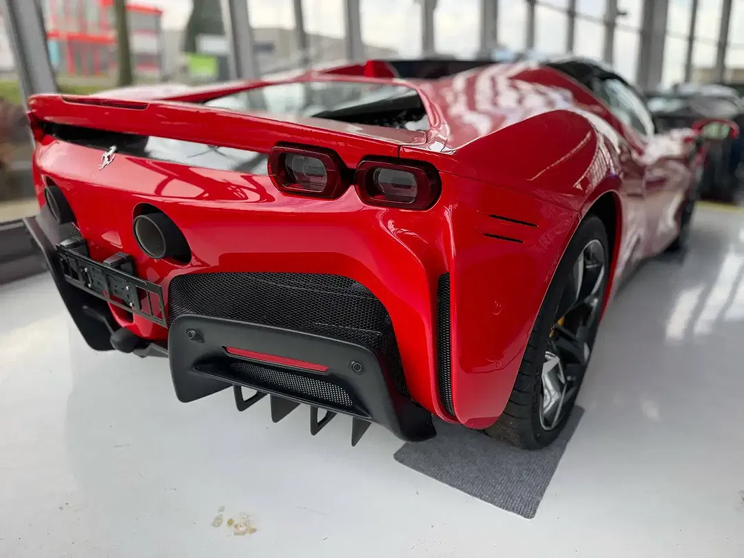 Ferrari SF90 Spider - Thumbnail 5