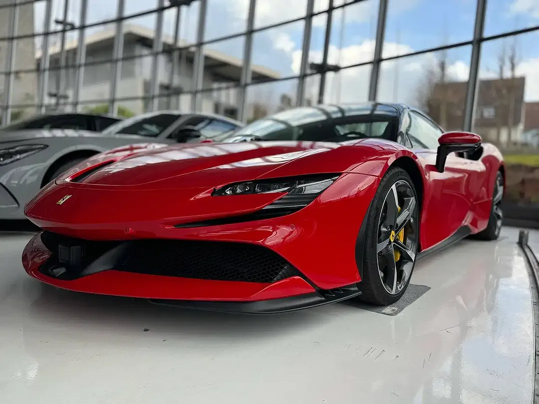 Ferrari SF90 Spider - Thumbnail 7