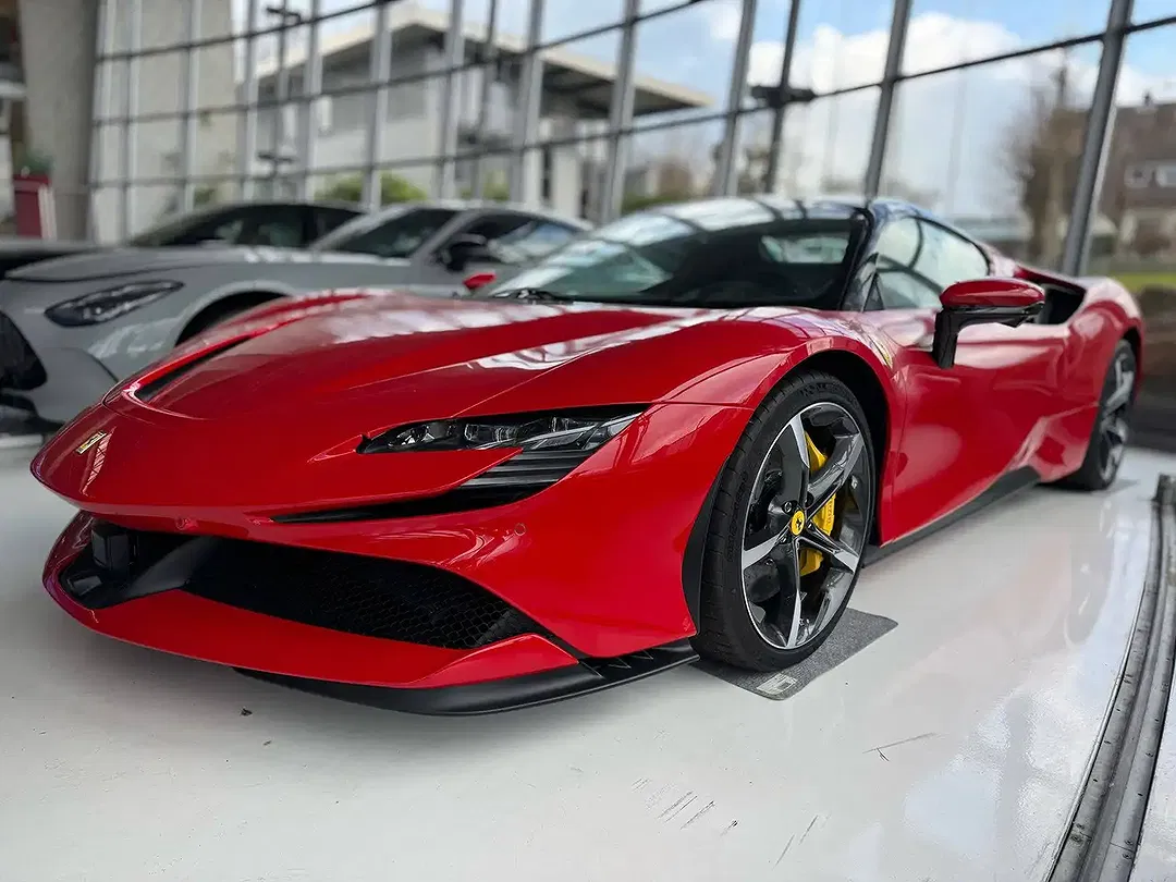 Ferrari SF90 Spider - Thumbnail 8