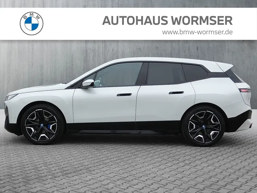 BMW iX xDrive - Thumbnail 3