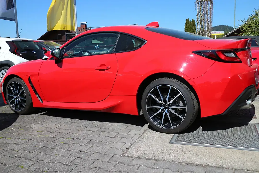 Toyota GR86 - Thumbnail 13