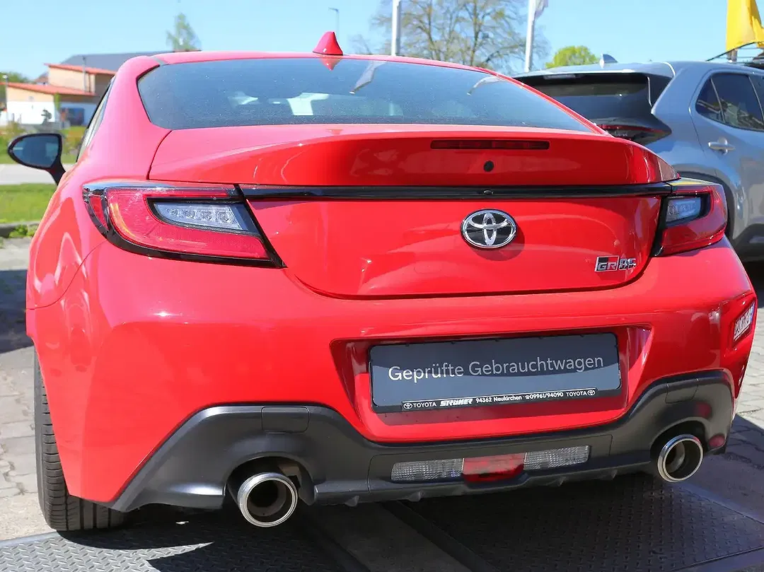 Toyota GR86 - Thumbnail 3