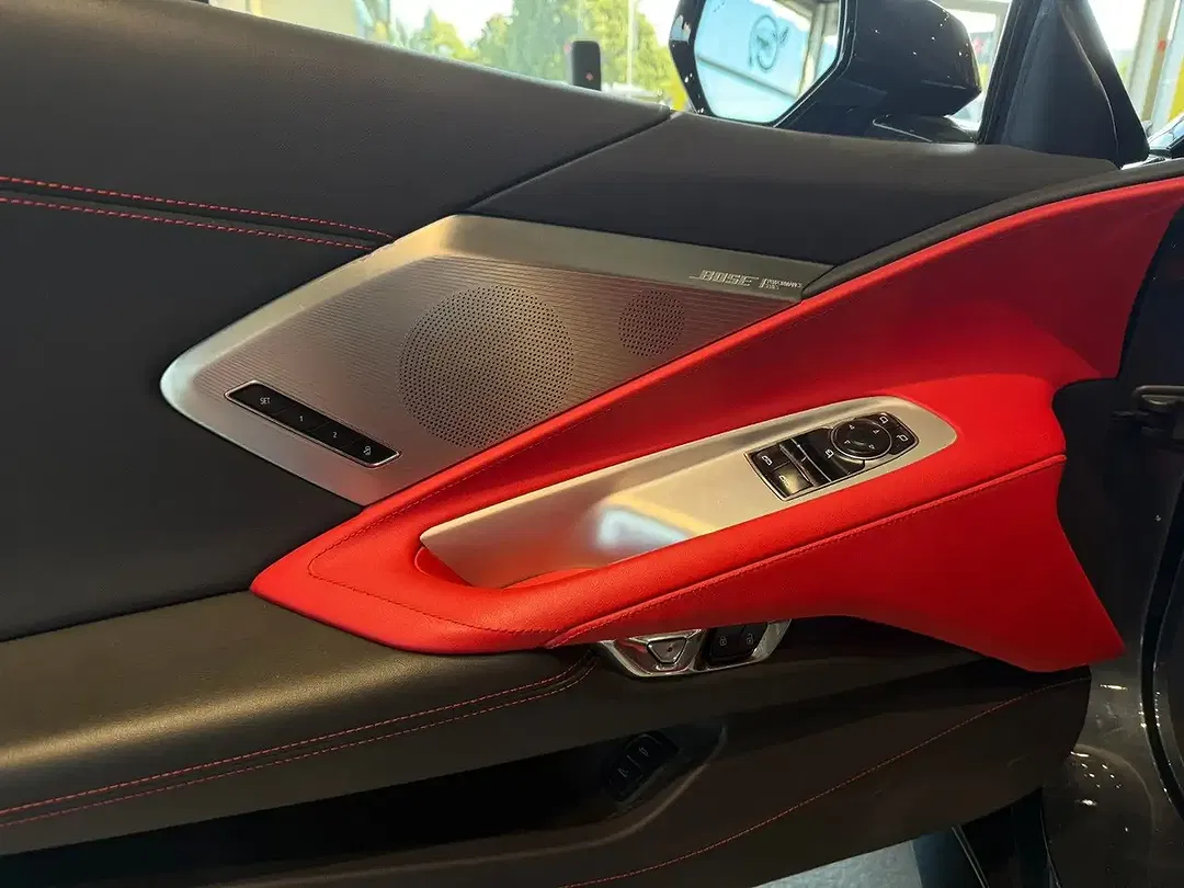 Corvette C8 Coupe Stingray 2LT - Thumbnail 10