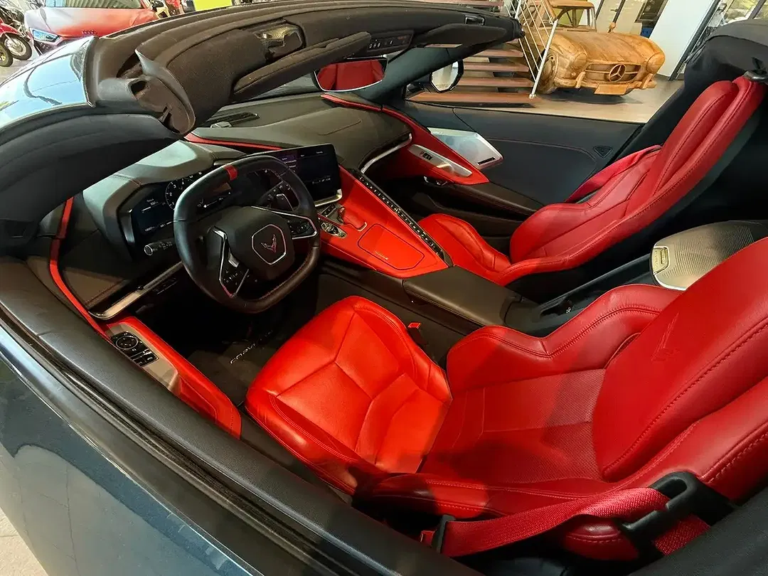 Corvette C8 Coupe Stingray 2LT - Thumbnail 22