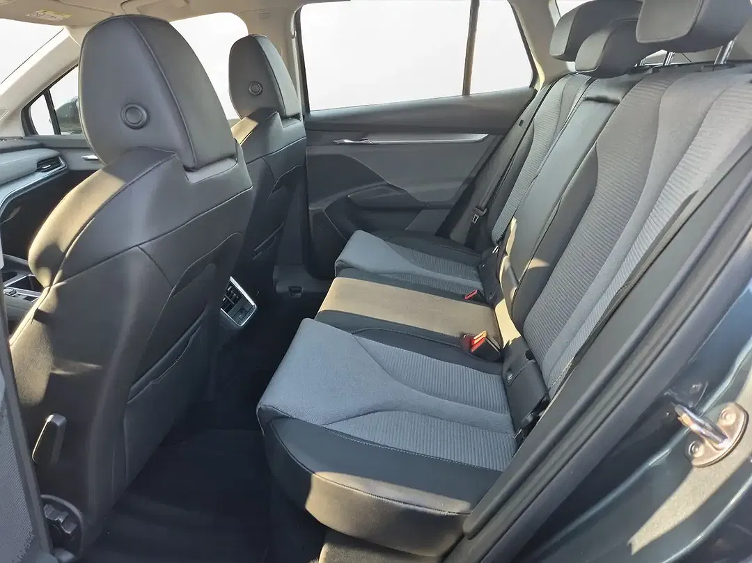 Skoda Enyaq 50 Loft - Thumbnail 10