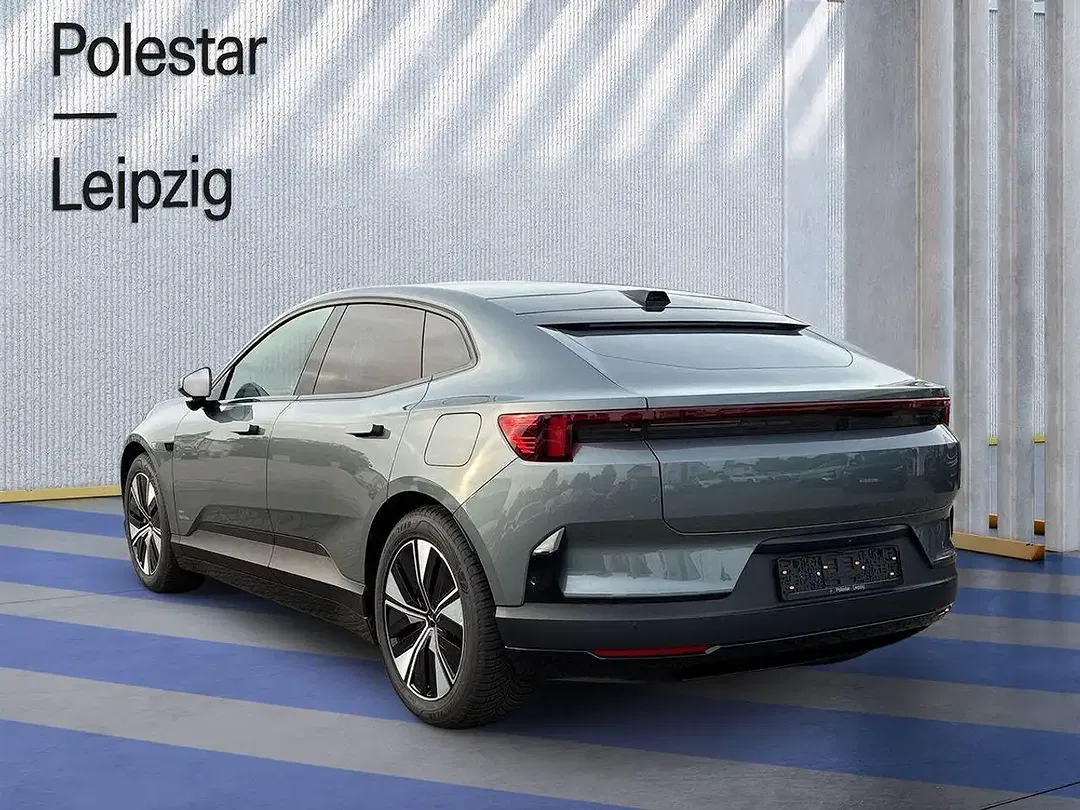 Polestar 4 Long Range - Thumbnail 3