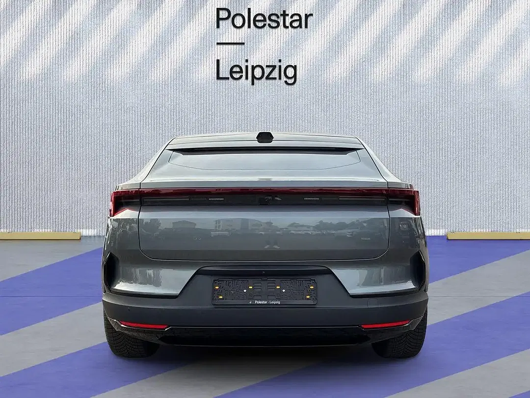 Polestar 4 Long Range - Thumbnail 4