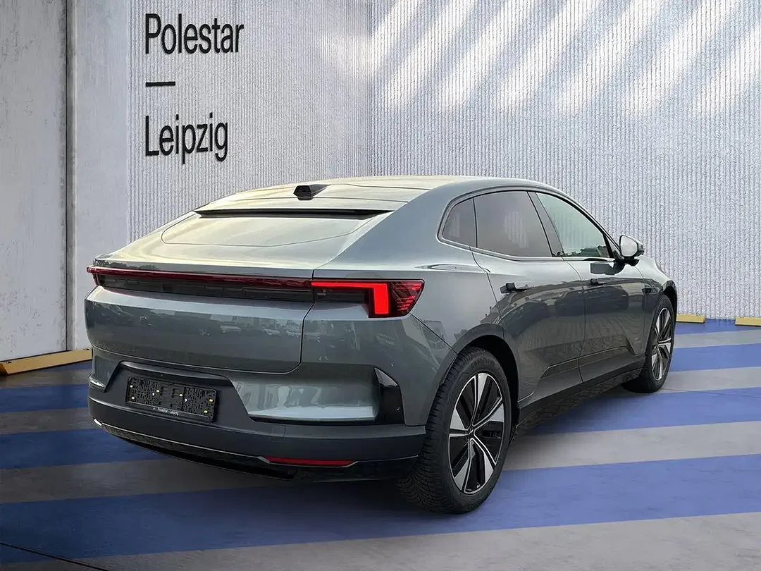Polestar 4 Long Range - Thumbnail 5