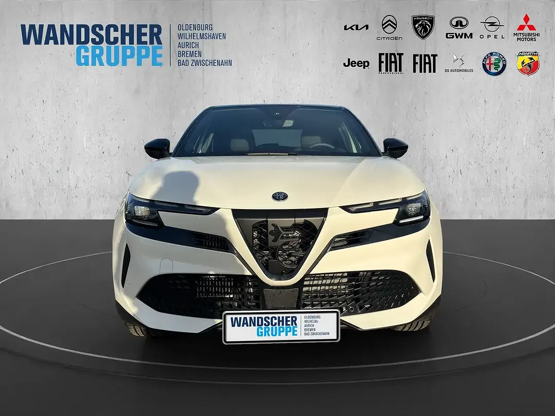 Alfa Romeo Junior 1.2 Ibrida Speciale - Thumbnail 10