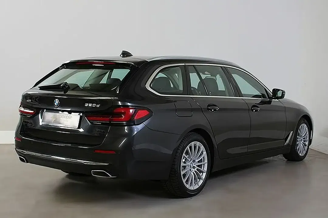 BMW 520 Luxury Line - Thumbnail 3