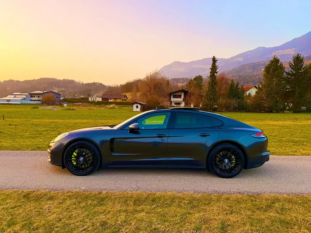Porsche Panamera E-Hybrid 4 - Thumbnail 3