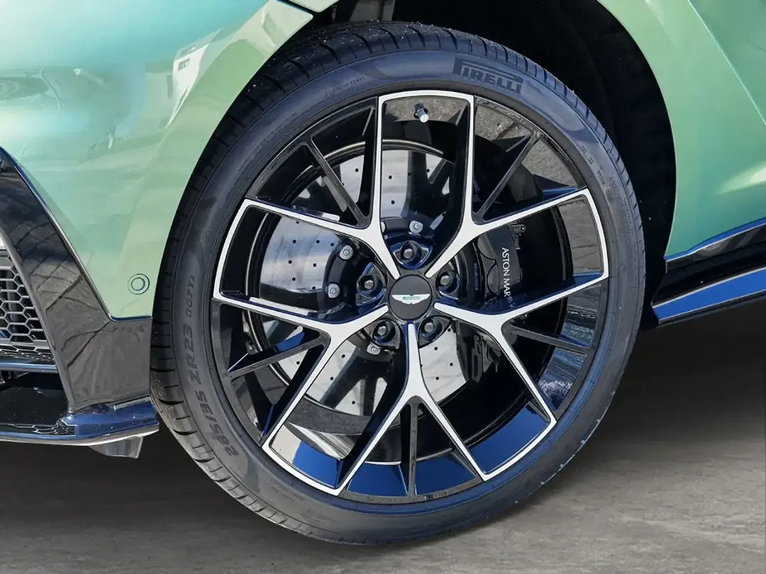 Aston Martin DBX S - Thumbnail 12