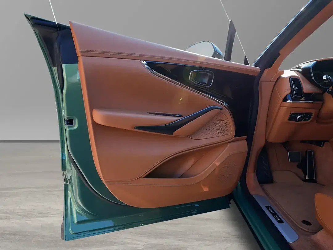 Aston Martin DBX S - Thumbnail 19