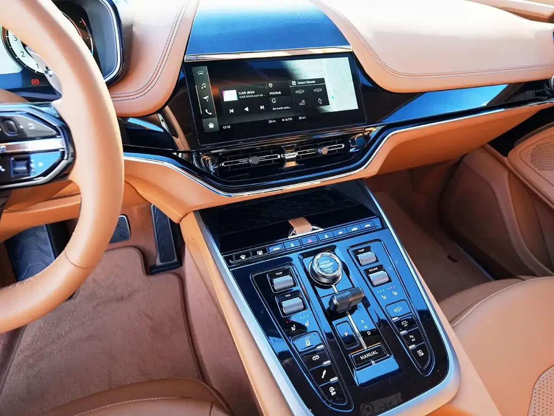 Aston Martin DBX S - Thumbnail 25