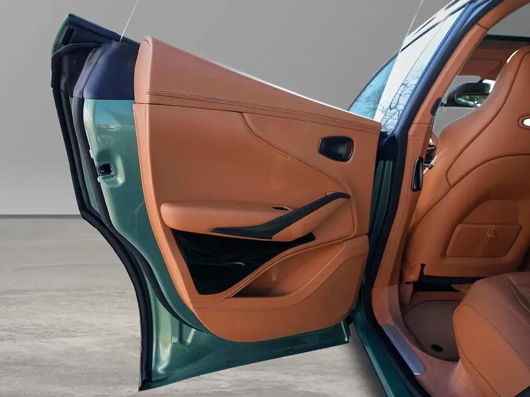 Aston Martin DBX S - Thumbnail 26
