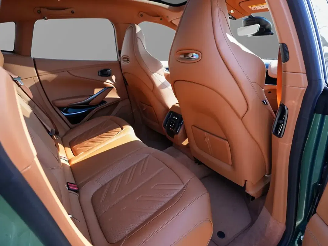 Aston Martin DBX S - Thumbnail 34