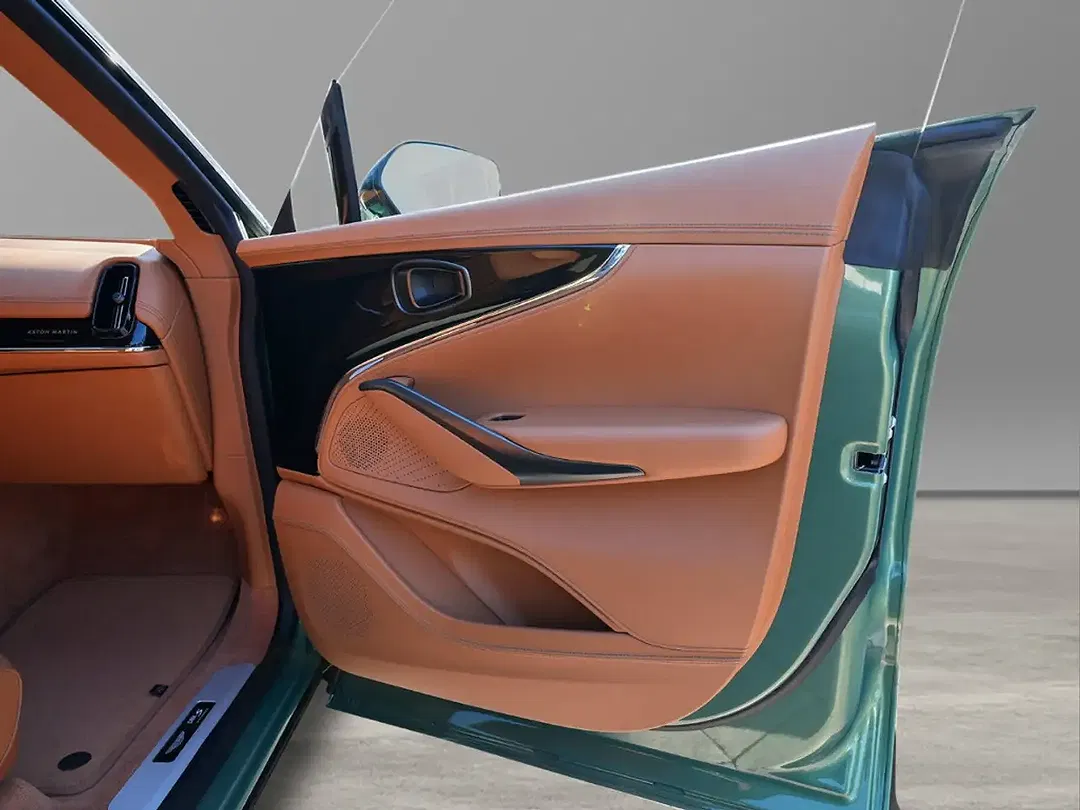 Aston Martin DBX S - Thumbnail 36
