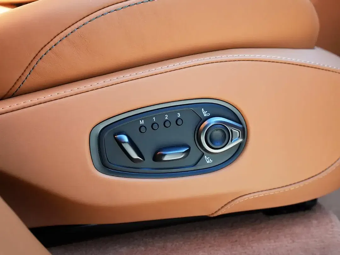 Aston Martin DBX S - Thumbnail 39