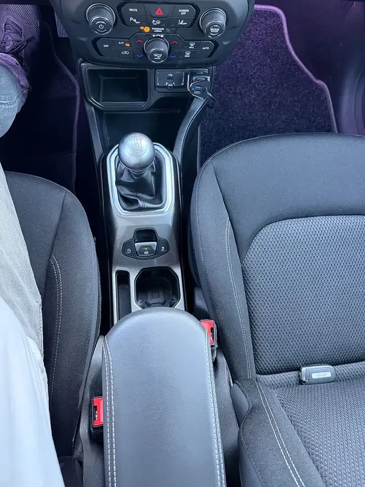 Jeep Renegade Limited - Thumbnail 38