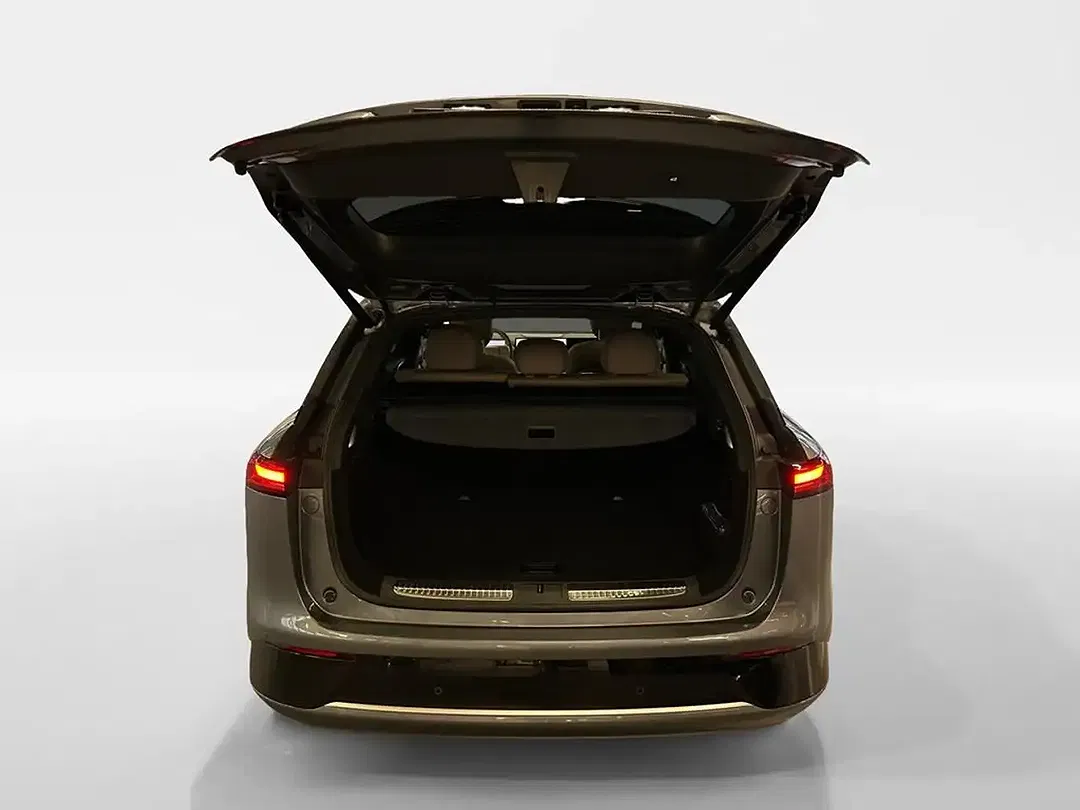 Xpeng G9 - Thumbnail 13